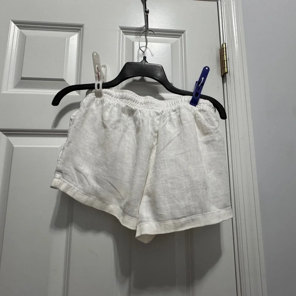 Lilly Pulitzer size small white 100%  linen shorts